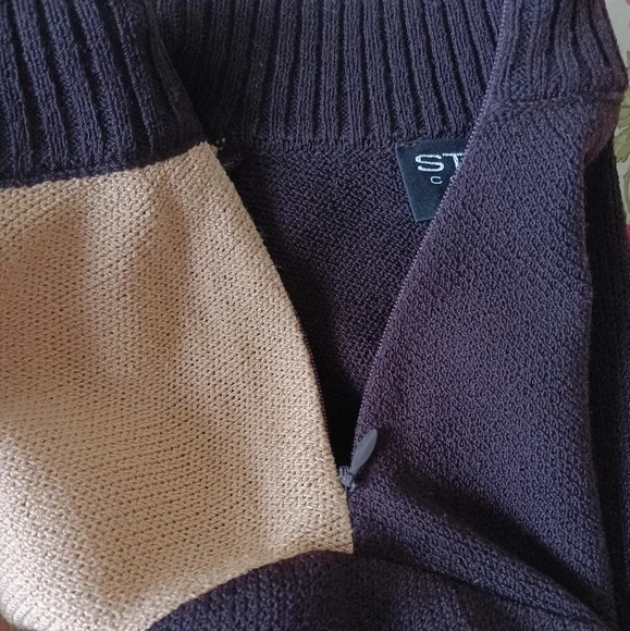 BEAUTIFUL "ST. JOHN COLLECTION" CHOCOLATE BROWN N TAN KNIT, SIDE ZIPPER SWEATER!